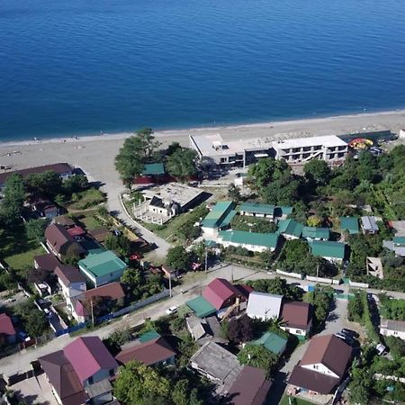 Kiwi Hotel Pizunda Bagian luar foto