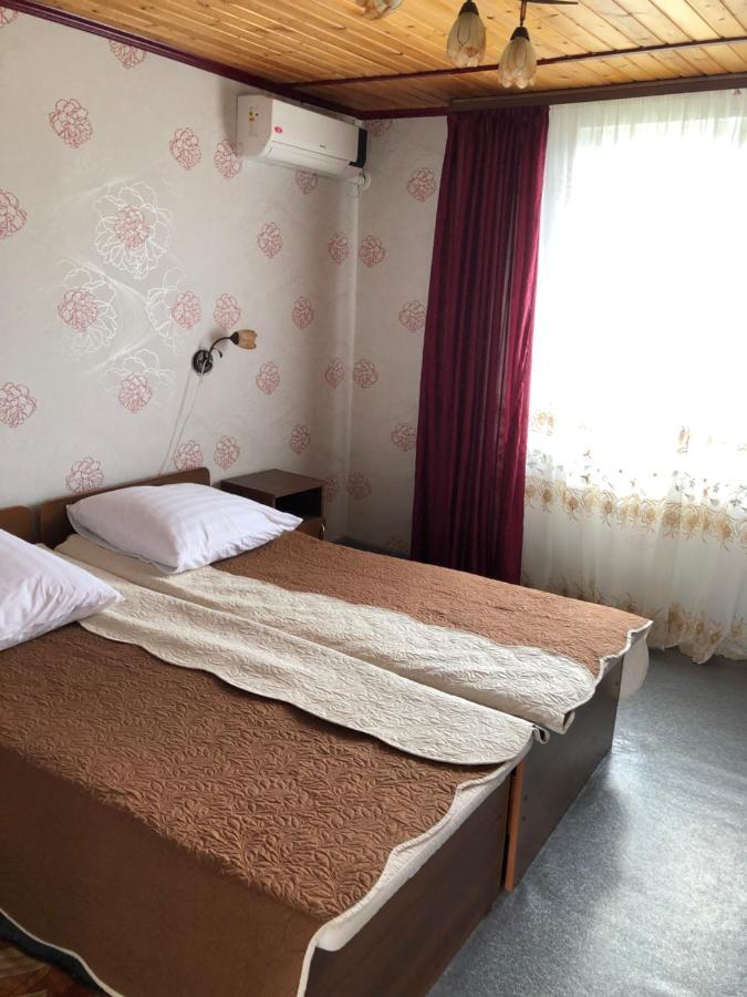 Kiwi Hotel Pizunda Bagian luar foto