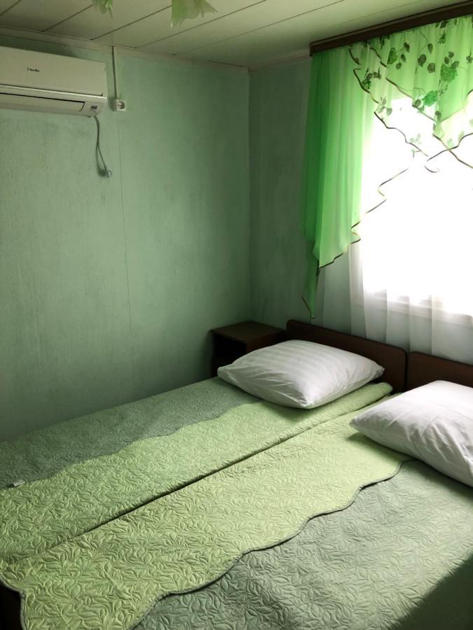 Kiwi Hotel Pizunda Bagian luar foto