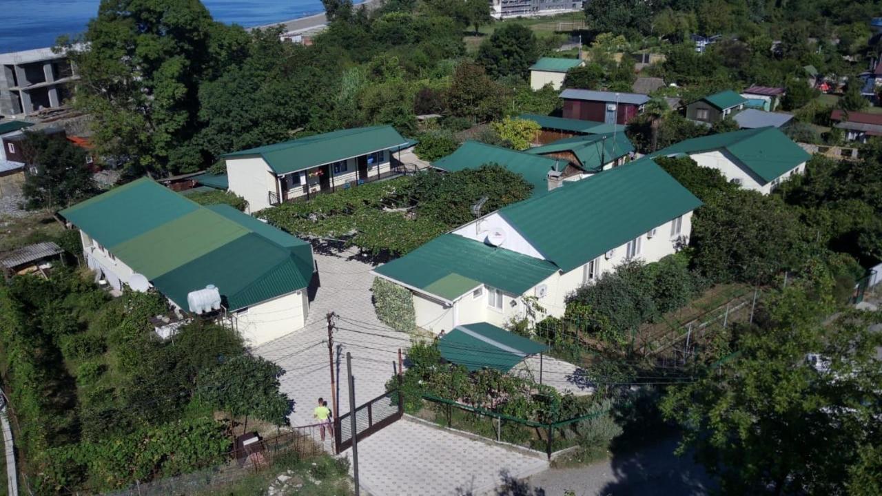 Kiwi Hotel Pizunda Bagian luar foto