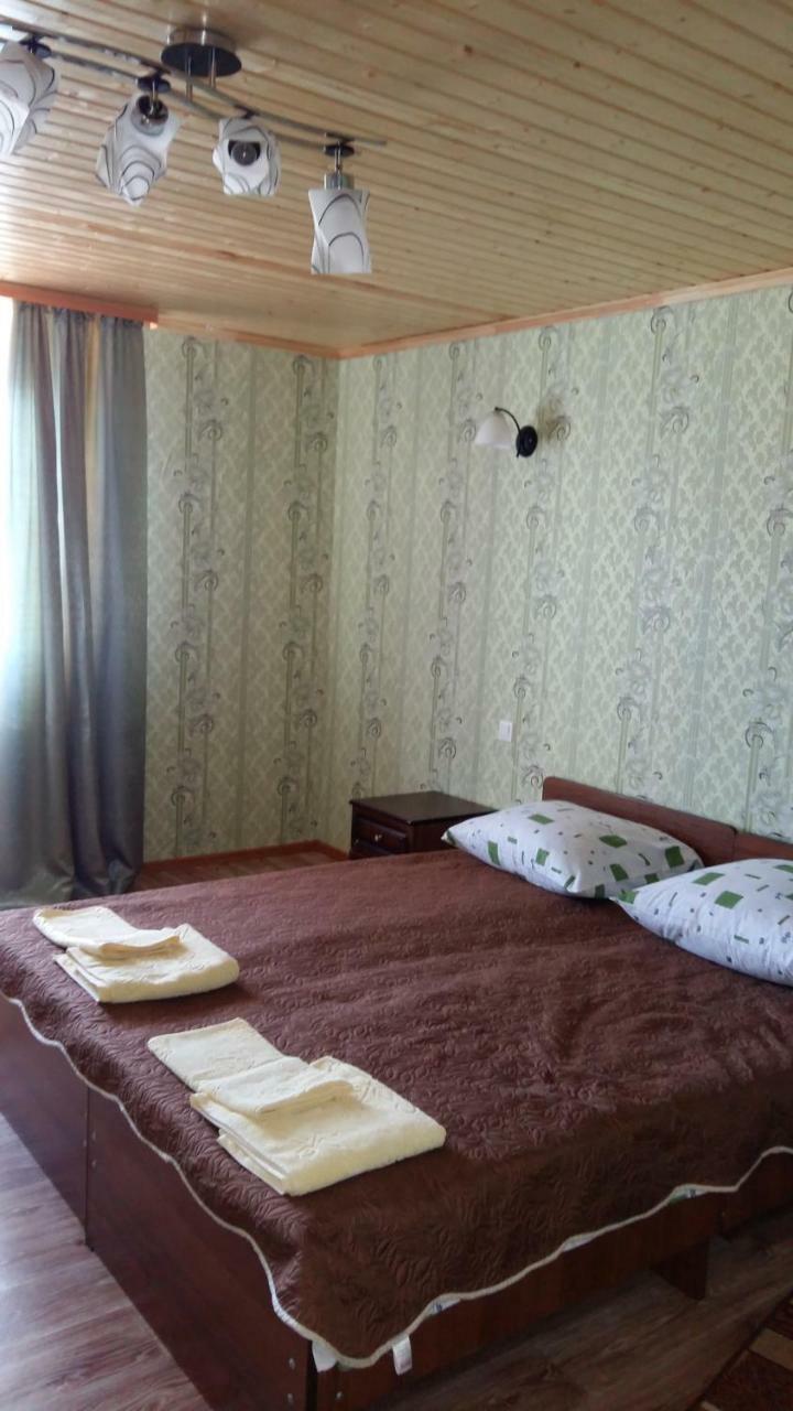 Kiwi Hotel Pizunda Bagian luar foto