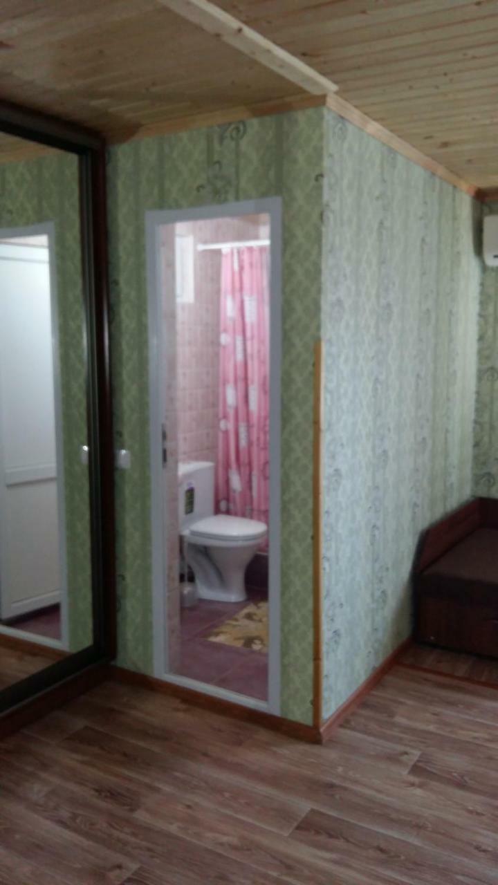 Kiwi Hotel Pizunda Bagian luar foto