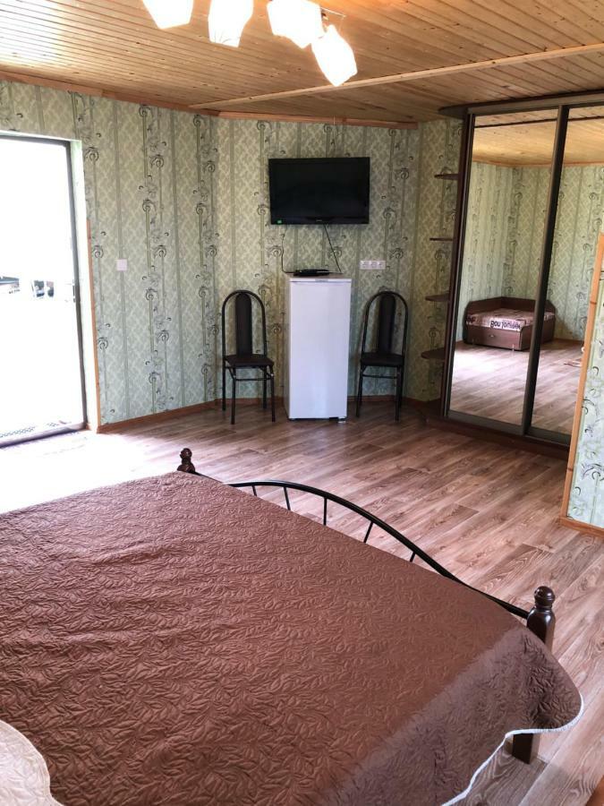 Kiwi Hotel Pizunda Bagian luar foto